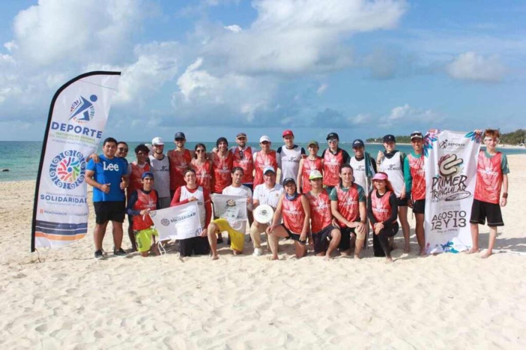 Intensos Entrenamientos de la Seleccion Mexicana de Frisbee en las Playas de Solidaridad 2