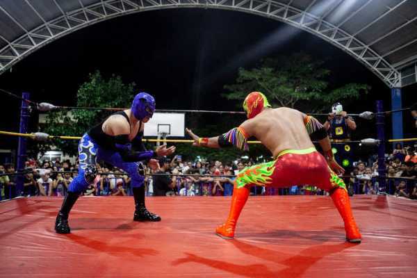 La Funcion de Lucha Libre en Mision de las Flores Conquista a las Familias 2