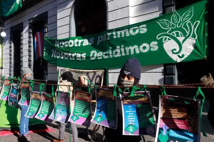 La despenalización del aborto es elogiada por grupos colectivistas