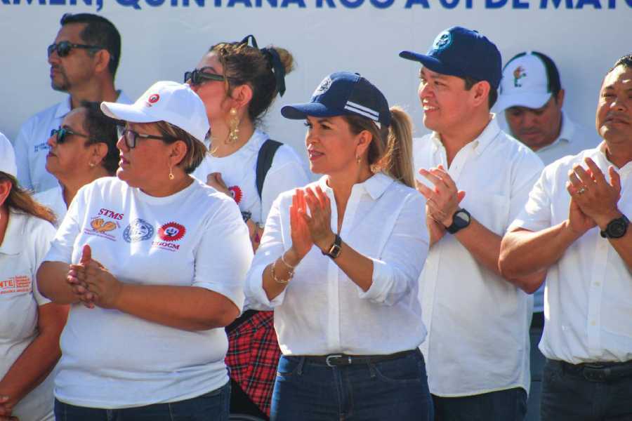 La presidenta Lili Campos lidera emotivo desfile en conmemoración del Día del Trabajo en Playa del Carmen