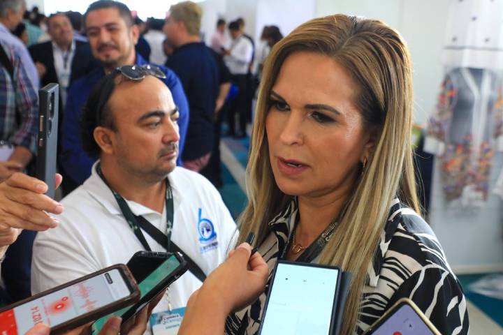 Lili Campos Destaca en la Cumbre Mundial de Comunicacion Politica en Cancun