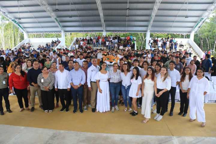 Lili Campos Inspira a los Estudiantes de la Universidad Tecnologica Riviera Maya en el Dia de Inicio de Clases 1