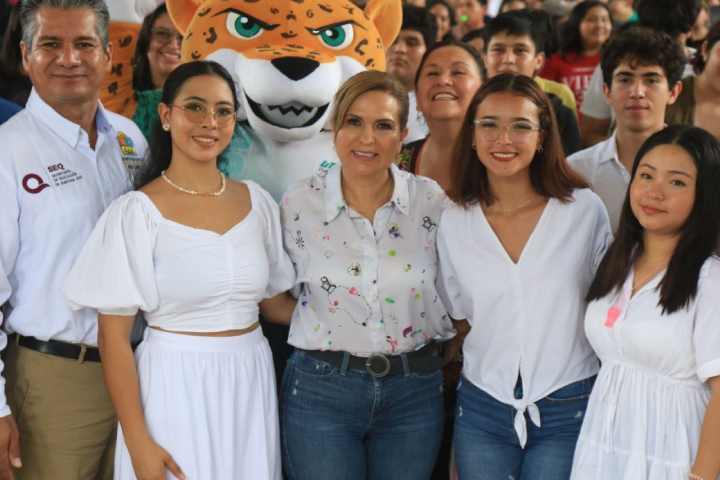 Lili Campos Inspira a los Estudiantes de la Universidad Tecnologica Riviera Maya en el Dia de Inicio de Clases 2