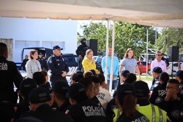 Lili Campos anuncia bono para policías
