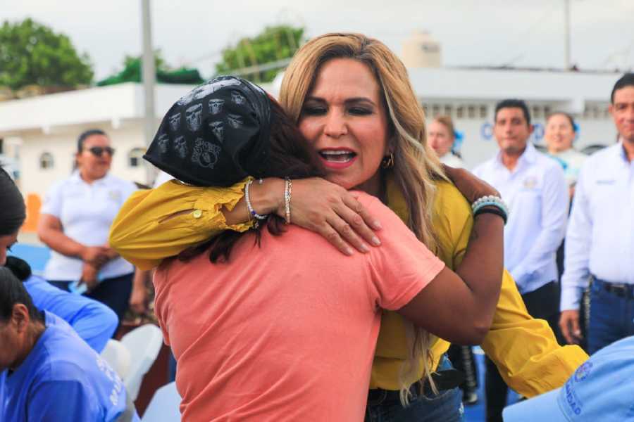 Lili Campos celebra con madres de Puerto Aventuras y Playa del Carmen 9