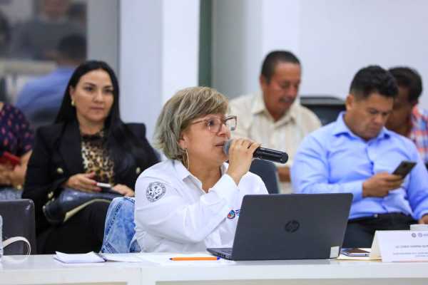 Lili Campos en apoyo a la salud la propiedad y la identidad de solidarenses 2