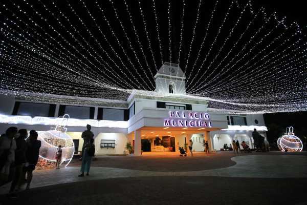 Lili Campos extiende invitacion a la Feria de Navidad 1