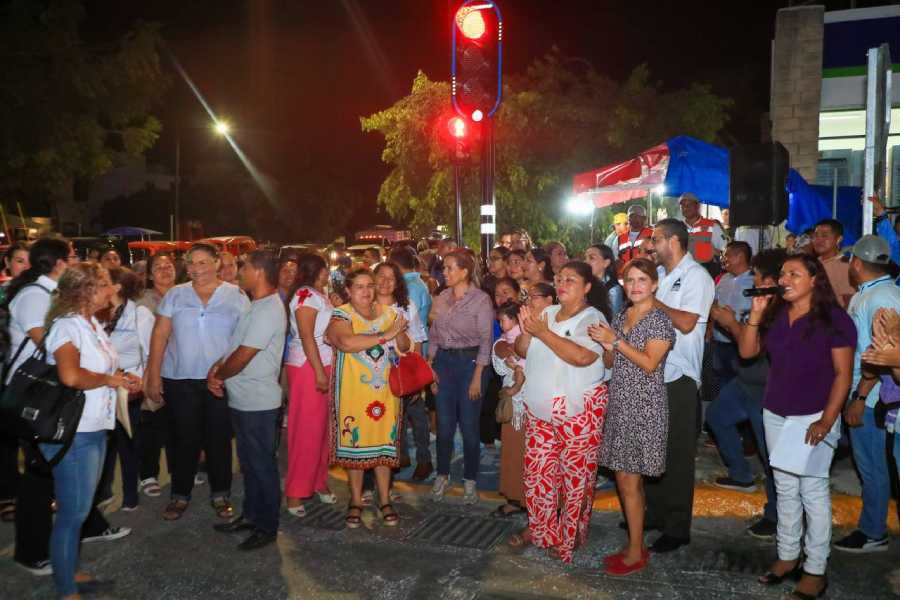 Lili Campos inaugura los primeros semáforos en Puerto Aventuras para impulsar la seguridad y la movilidad 1 Lili Campos inaugura los primeros semaforos en Puerto Aventuras para impulsar la seguridad y la movilidad 1