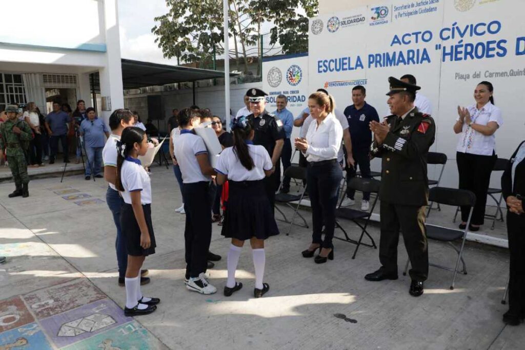 Lili Campos inspira valores cívicos y amor a la patria en la comunidad escolar