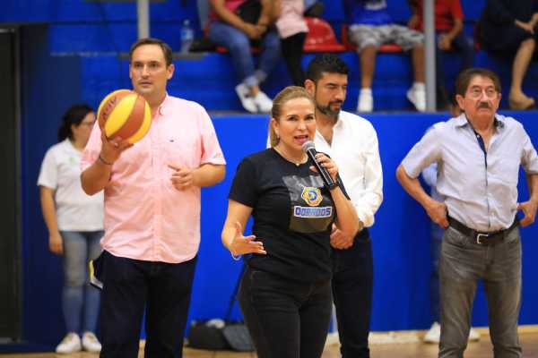 Lili Campos reabre el Poliforum en la Unidad Deportiva Playa del Carmen con su duela remodelada