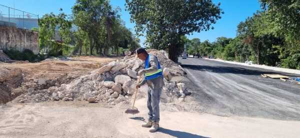 Lili Campos supervisa el progreso de la construccion de Diagonal 65 1