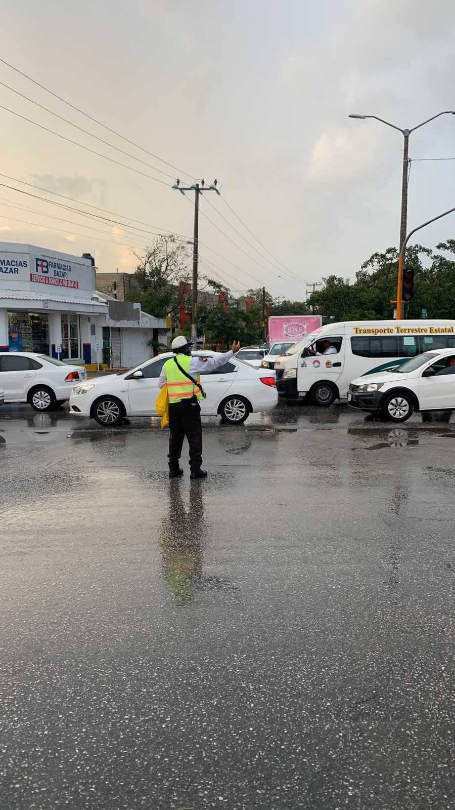 Lluvias causan dificultades de tráfico en Cancún