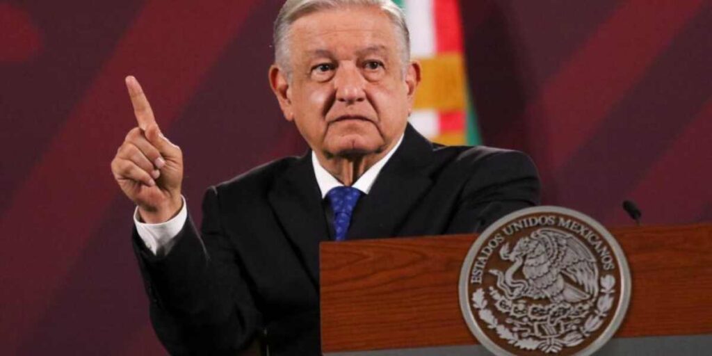 López Obrador insta a Beatriz Paredes a no retirarse en favor de Xóchitl Gálvez