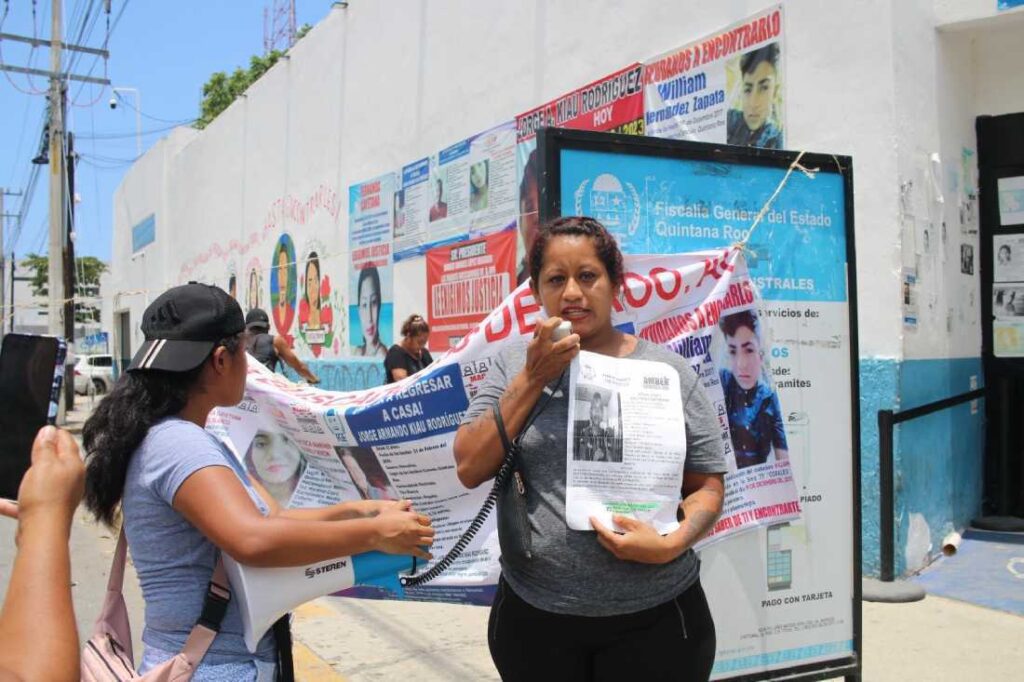 Madres Buscadoras bloquean la Fiscalía en protesta por la suspensión de mesas de trabajo