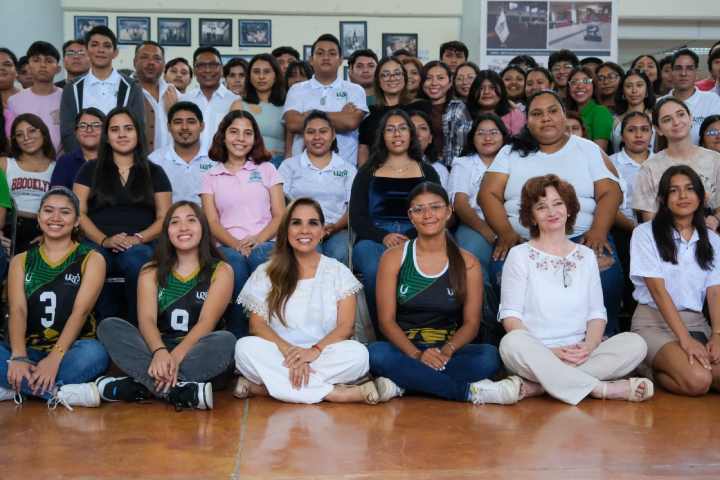 Mara Lezama Destina Inversion Historica de mas de 36 Millones de Pesos para la Universidad de Quintana Roo UQROO 2