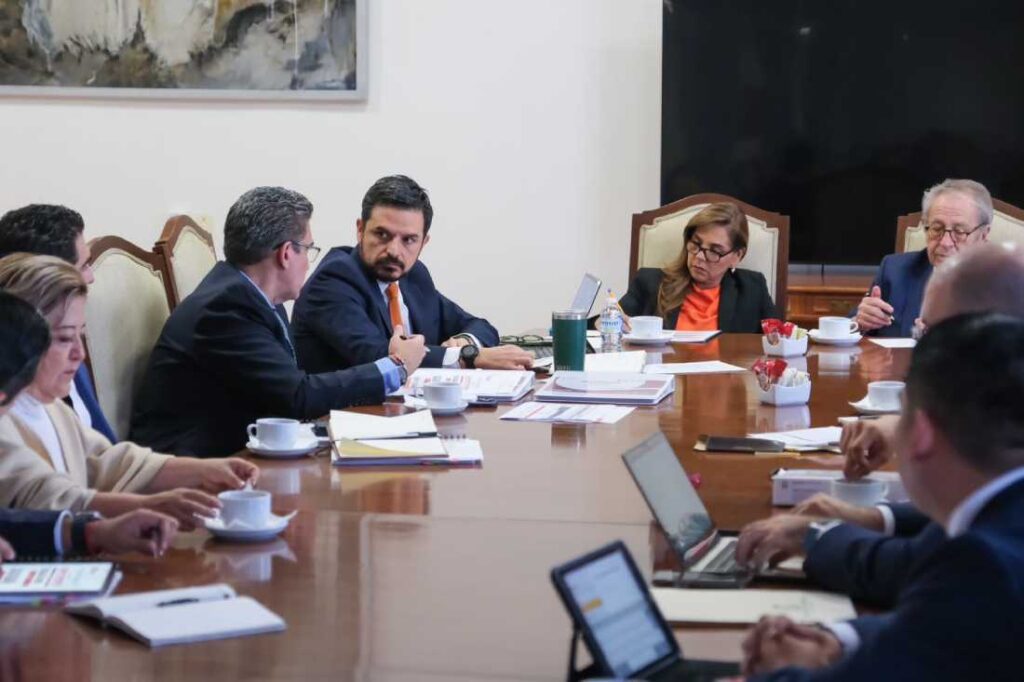 Mara Lezama Gobernadora de Quintana Roo impulsa proyectos de salud en reunión con autoridades