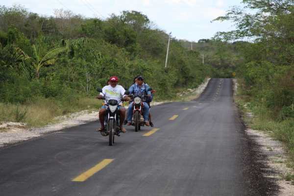 Mara Lezama cumple con San Felipe II al rehabilitar un camino de 5 km en Jose Maria Morelos 2