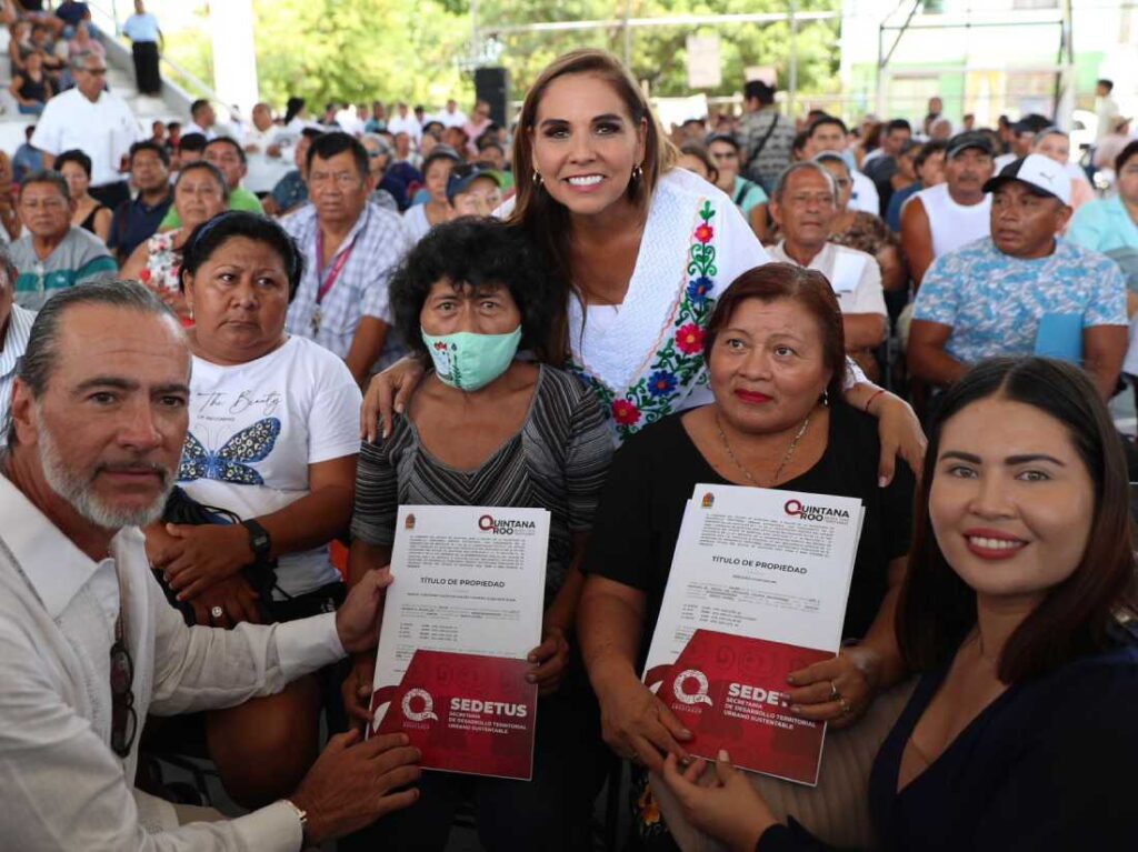 Mara Lezama garantiza seguridad jurídica a familias de Quintana Roo mediante entrega de títulos de propiedad