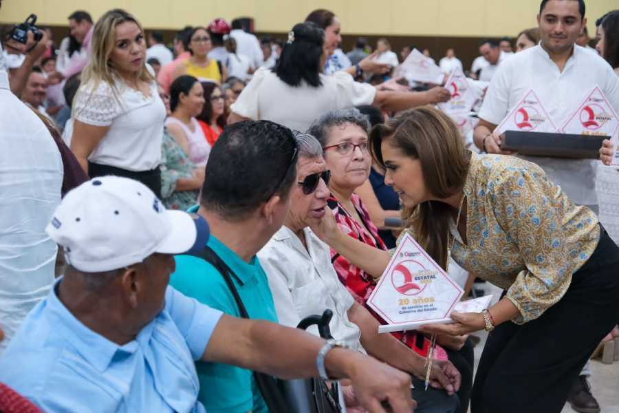 Mara Lezama honra a los dedicados servidores publicos en su aniversario laboral 2