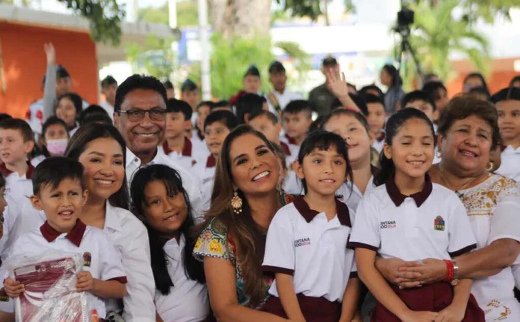 Mara Lezama inaugura el ciclo escolar 2023-2024 entregando útiles y libros