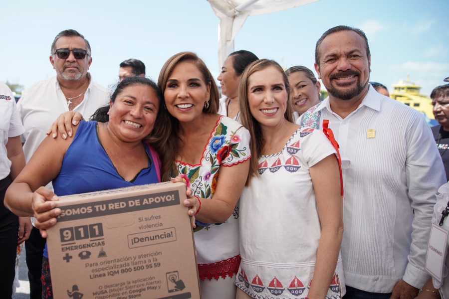 Mara Lezama lidera la entrega de 1620 apoyos del programa Mujer es Vida en Isla Mujeres 2