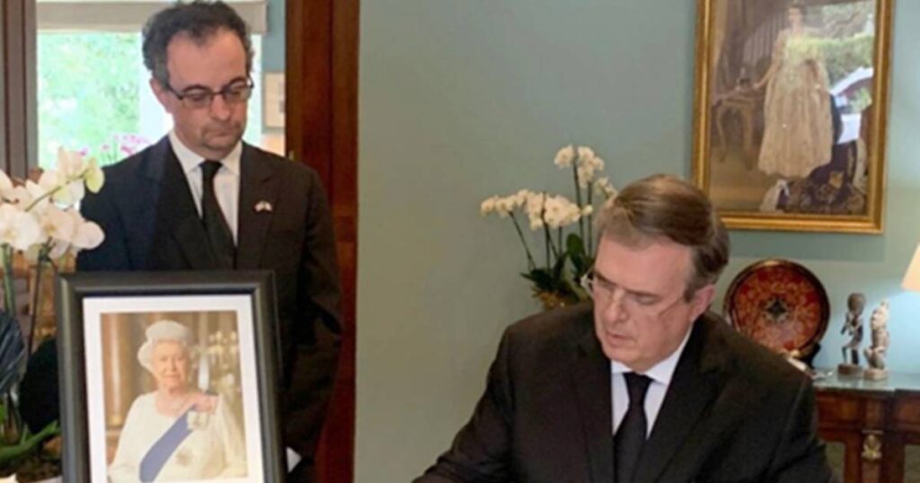 Marcelo Ebrard firma libro de condolencias en Lancaster House – El Financiero