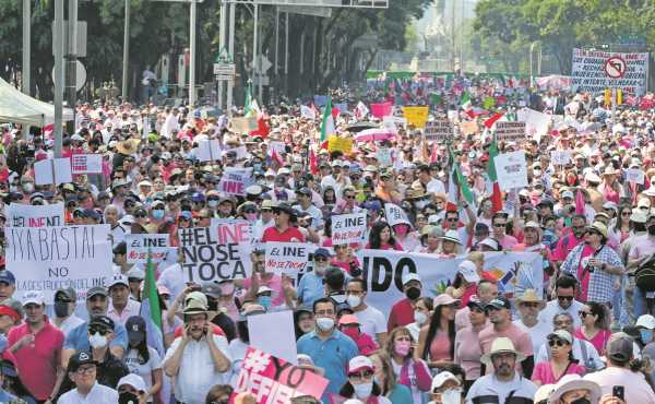 Marcha, exigen que no se destruya el INE