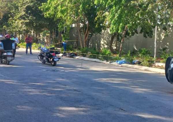 Motociclista pierde la vida en un tragico accidente en la entrada del fraccionamiento Bali de Playa del Carmen