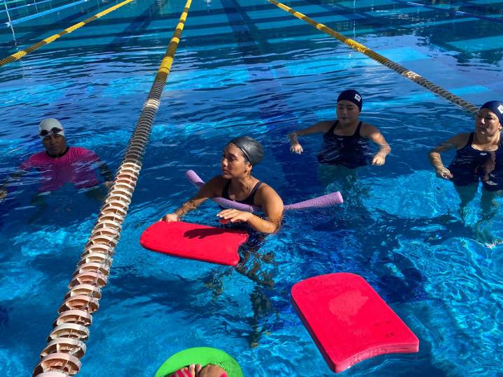 Mujeres con cáncer de mama tendrán terapias acuáticas gratuitas en Playa del Carmen