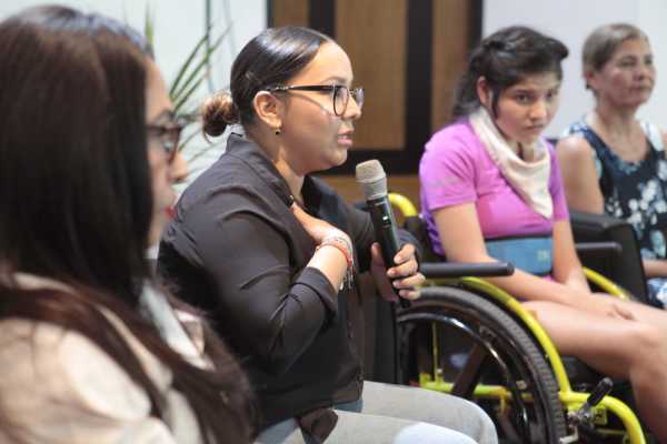 Mujeres deportistas de alto rendimiento imparten seminario sobre el papel de genero en el deporte a estudiantes universitarios en Playa del Carmen 2