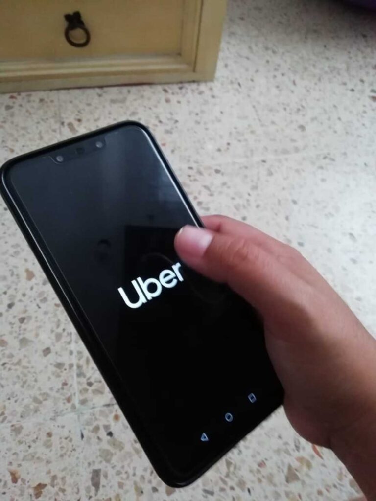 Obstáculos legales de Uber impiden la promulgación del reglamento de movilidad