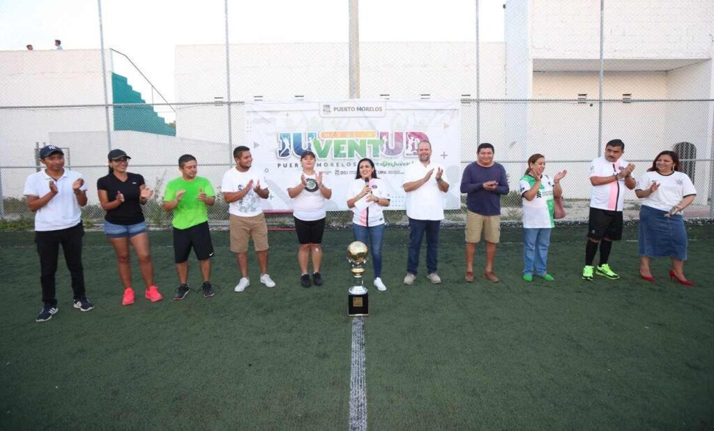 PREMIA BLANCA MERARI A GANADORES DEL TORNEO RELAMPAGO INTERDEPENDENCIAS DE FUTBOL SIETE 1