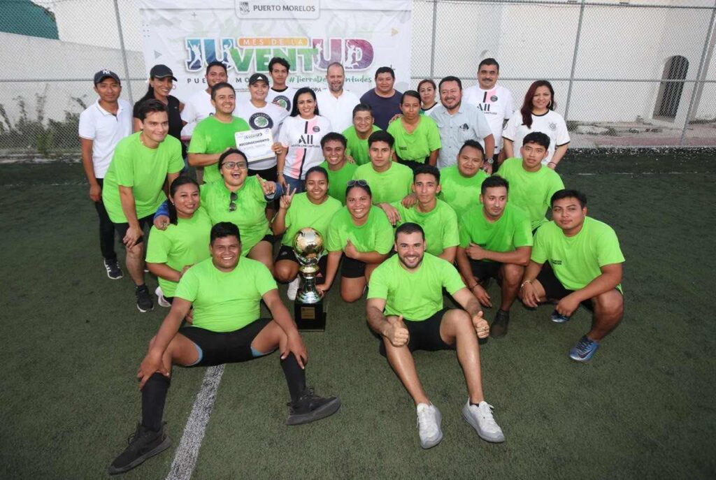 PREMIA BLANCA MERARI A GANADORES DEL TORNEO RELÁMPAGO INTERDEPENDENCIAS DE FÚTBOL SIETE