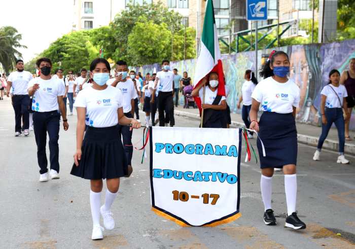 Participa DIF Solidaridad en desfile de Independencia