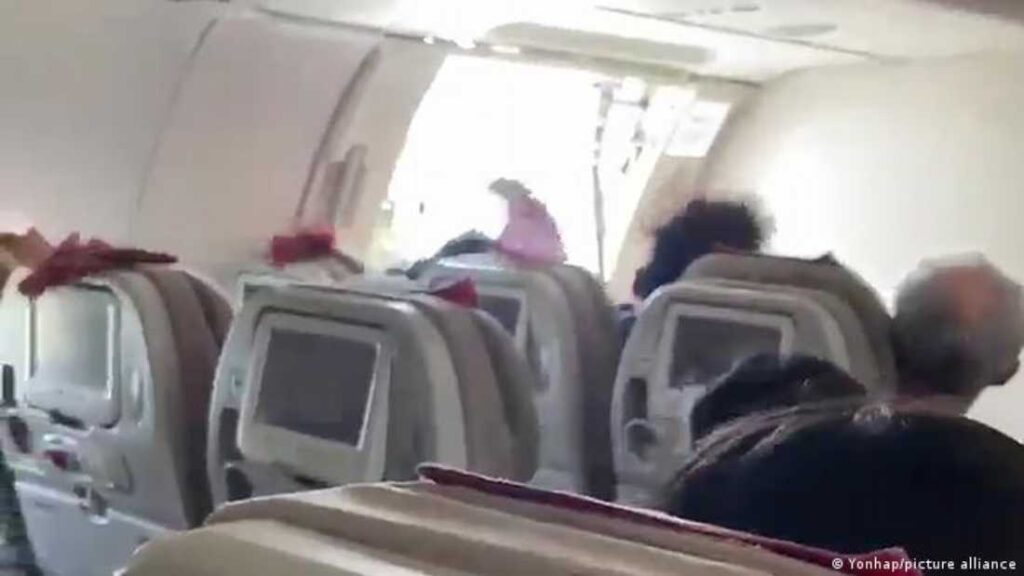 Pasajero desencadena caos en vuelo de Asiana al abrir puerta de emergencia en pleno aire