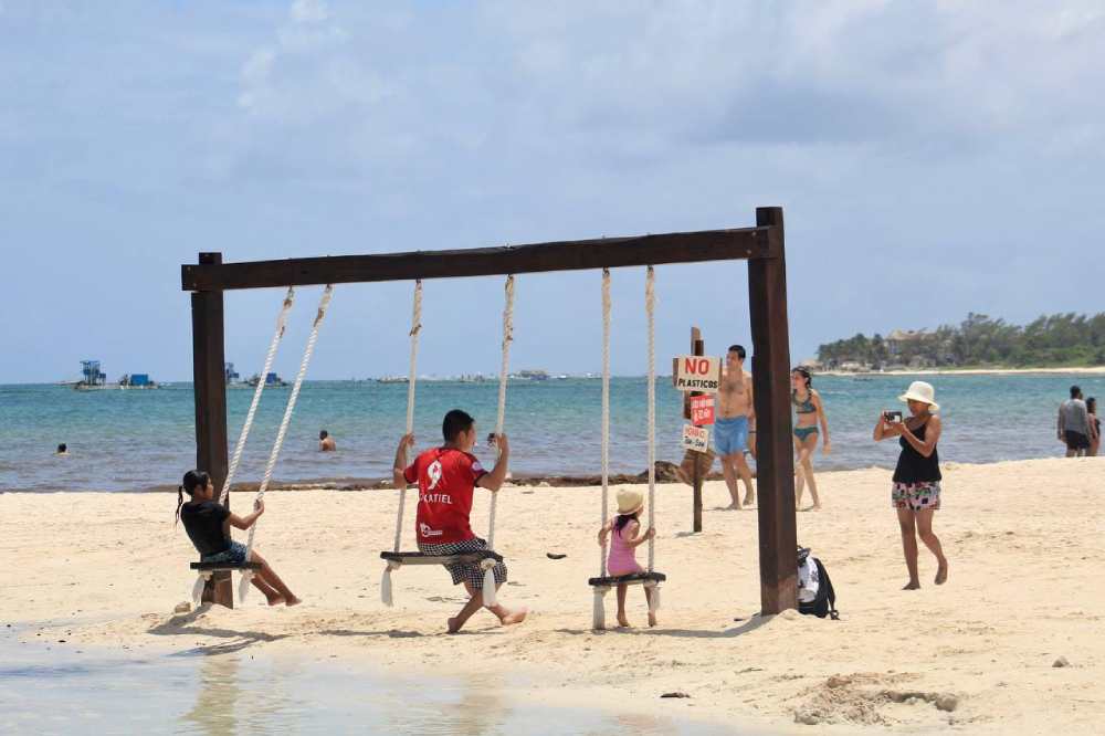Playas de calidad en Solidaridad atraen a turistas nacionales y