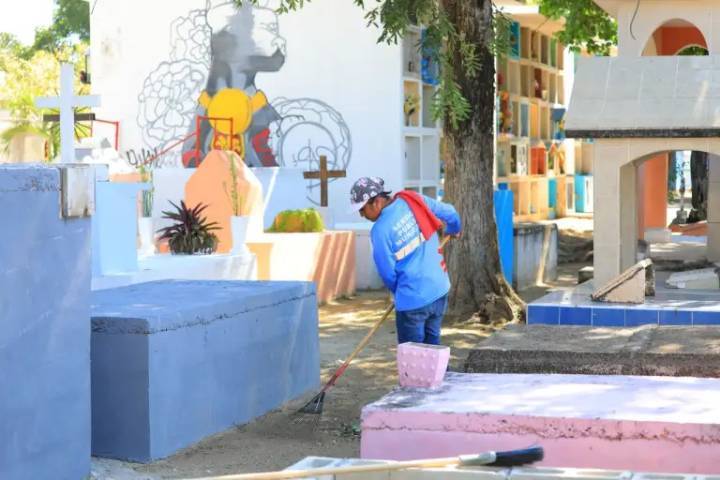 Preparativos en Solidaridad para el Dia de Muertos 1