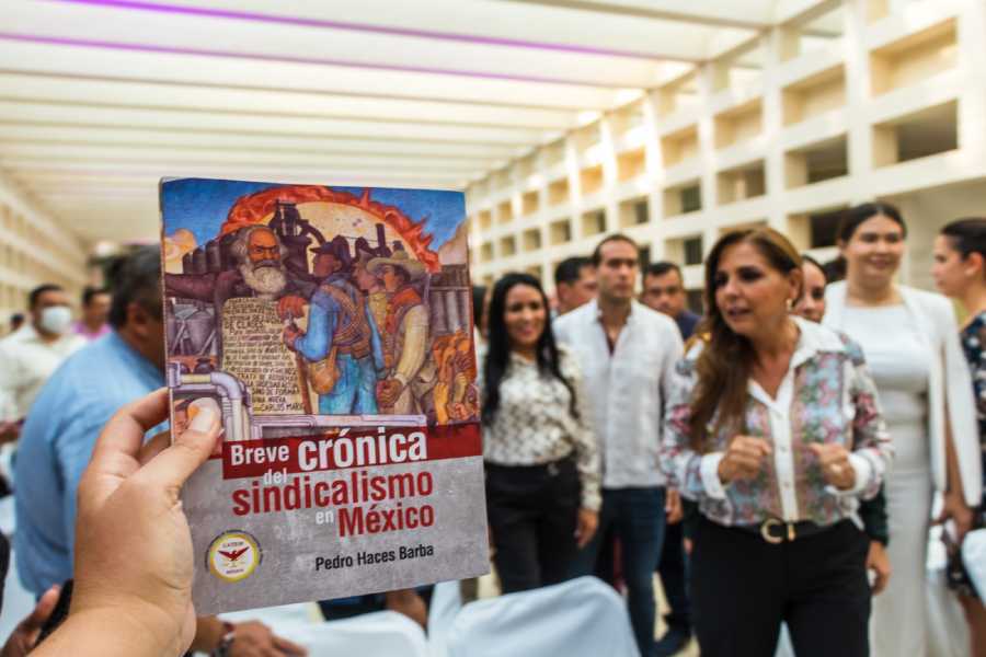 Presenta su libro Pedro Haces en Cancun "Breve Cronica Del Sindicalismo En Mexico"