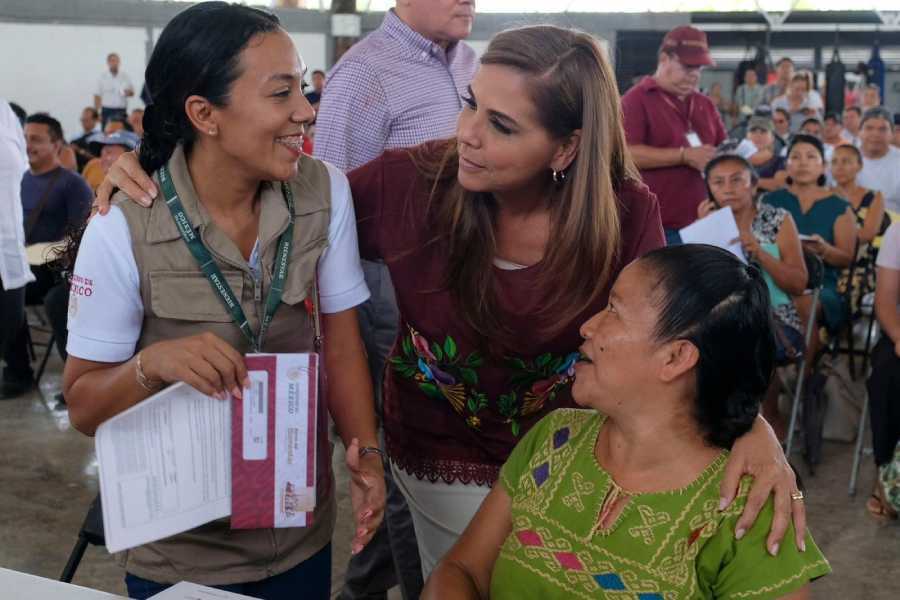 Programa "Por una Mejor Vivienda": Mara Lezama entrega tarjetas a 476 familias para transformar sus hogares en Quintana Roo