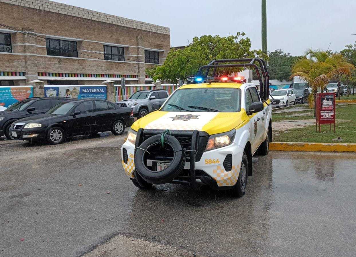 Provocan fuertes lluvias múltiples encharcamientos y caos vial en Cancún