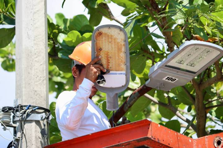 RENOVACIÓN DE MÁS DE 600 LUMINARIAS EN PUERTO MORELOS, CASI AL 100 POR CIENTO