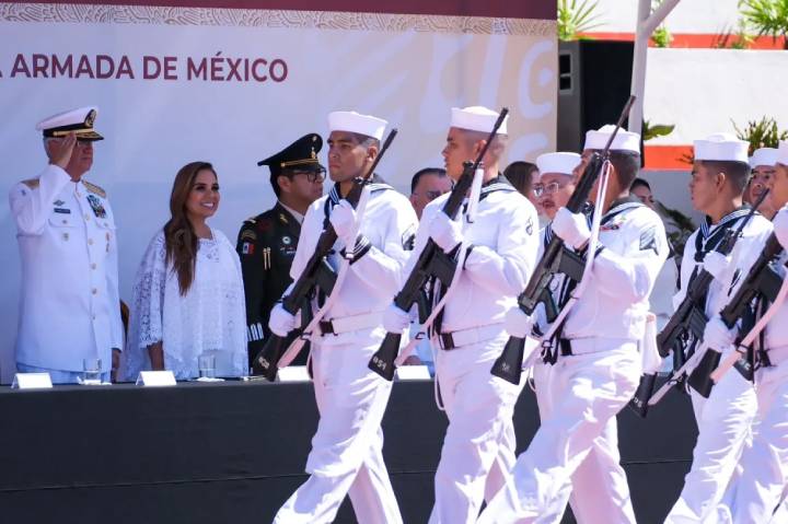 Reconocimiento a la Marina Armada de México en Quintana Roo por Mara Lezama