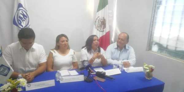 Renuncia al PAN Atenea Gómez Ricalde