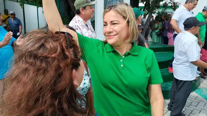 Renuncia de la Secretaria General Adjunta del Sindicato de Taxistas "Andrés Quintana Roo" para Aspirar a la Presidencia