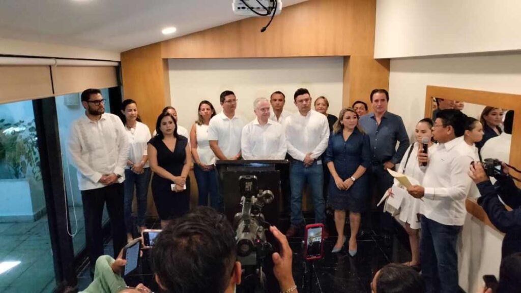 Santiago Creel desafía a AMLO en Cancún y exige distribución de libros escolares gratuitos 1 Santiago Creel desafia a AMLO en Cancun y exige distribucion de libros escolares gratuitos 1