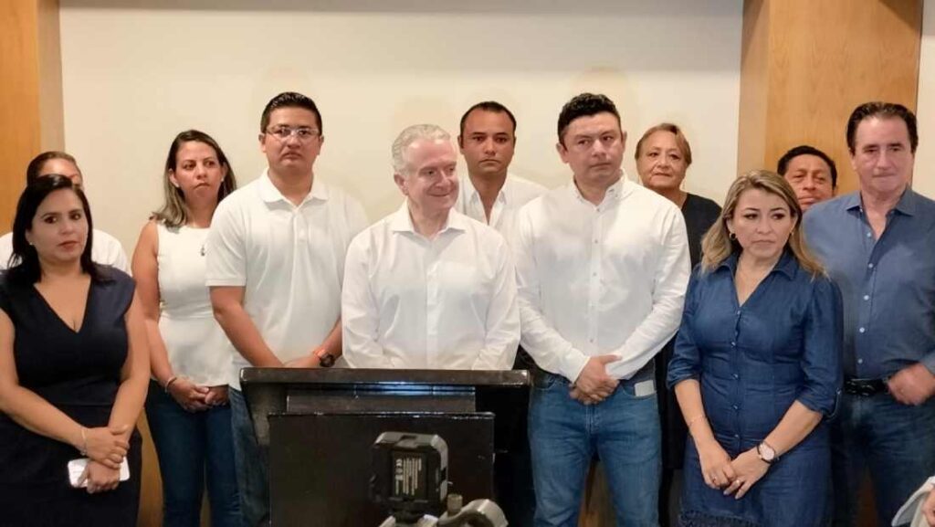 Santiago Creel desafia a AMLO en Cancun y exige distribucion de libros escolares gratuitos 2