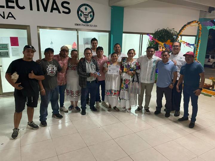 Sindicato de Taxistas "Lázaro Cárdenas del Río" Celebra un Emotivo Concurso de Altares en Homenaje a las Tradiciones Regionales