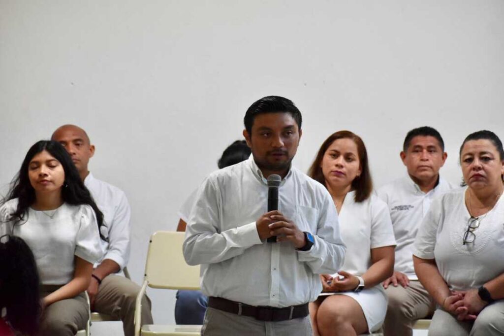 Sindicato de taxistas "Lázaro Cárdenas del Río" cumple su compromiso y entrega finiquito de colecta de defunción a beneficiarios
