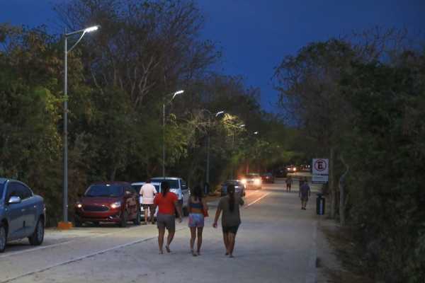 Solidaridad apuesta por la iluminacion amigable con el medio ambiente en la playa Punta Esmeralda 2