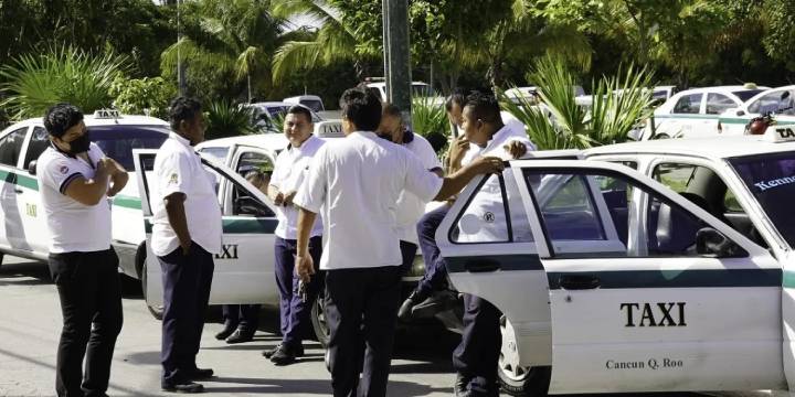 Taxistas de Cancún Atrapan a Supuesto Ladrón de Taxi